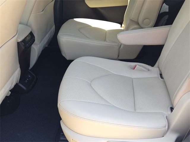 Photo of 2020 Blizzard Pearl Toyota Highlander