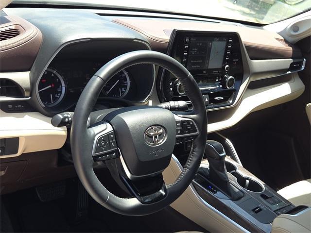 Photo of 2020 Blizzard Pearl Toyota Highlander