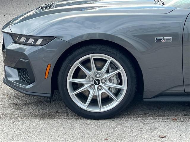 Photo of 2025 Gray Metallic Ford Mustang