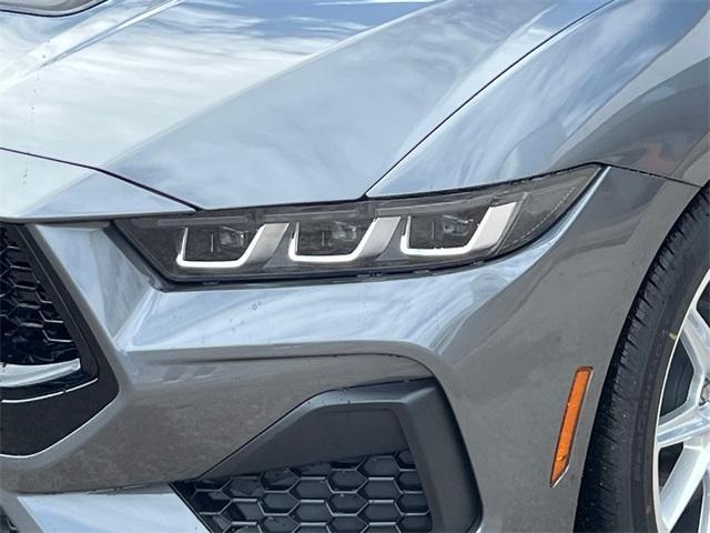 Photo of 2025 Gray Metallic Ford Mustang