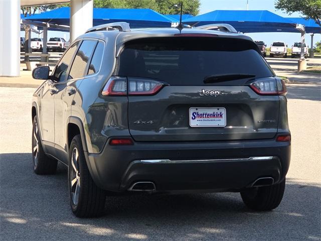 Photo of 2019 Sting Gray Clearcoat Jeep Cherokee