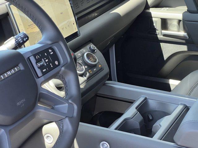 Photo of 2025 Fuji White Land Rover Defender