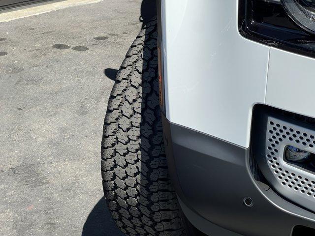Photo of 2025 Fuji White Land Rover Defender