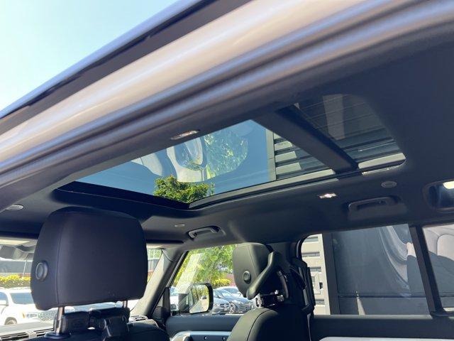 Photo of 2025 Fuji White Land Rover Defender