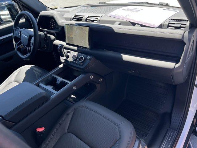 Photo of 2025 Fuji White Land Rover Defender