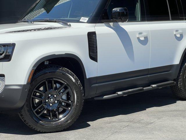 Photo of 2025 Fuji White Land Rover Defender
