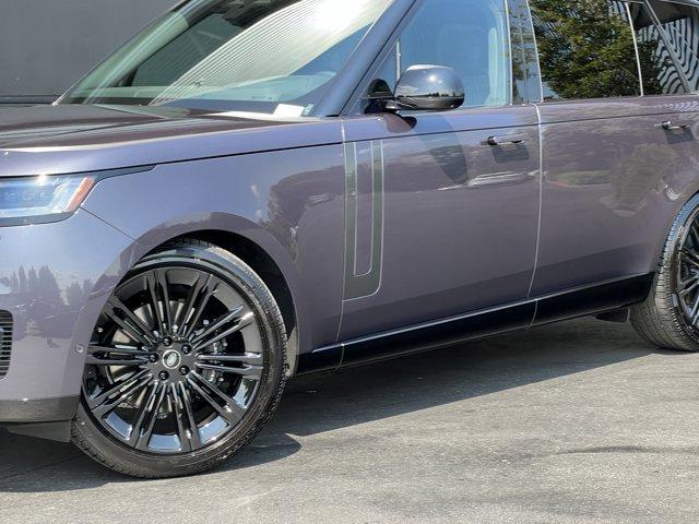 Photo of 2025 Amethyst Grey Purple In Gloss Finish Land Rover Range Rover