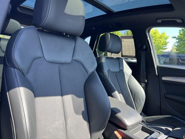 Photo of 2022 Ultra Blue Metallic Audi Q5 e