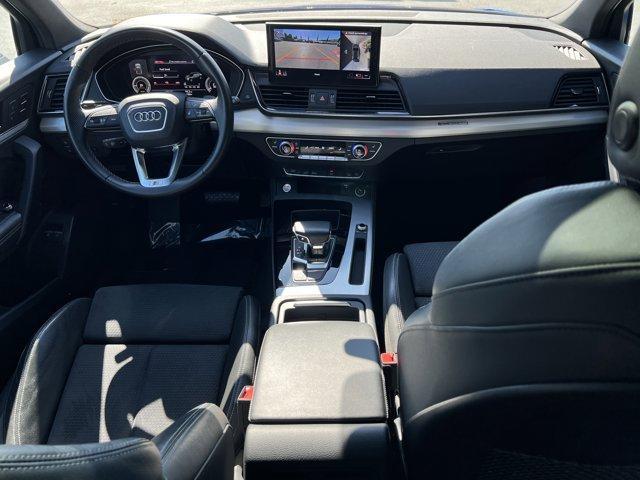 Photo of 2022 Ultra Blue Metallic Audi Q5 e