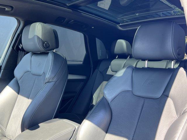Photo of 2022 Ultra Blue Metallic Audi Q5 e