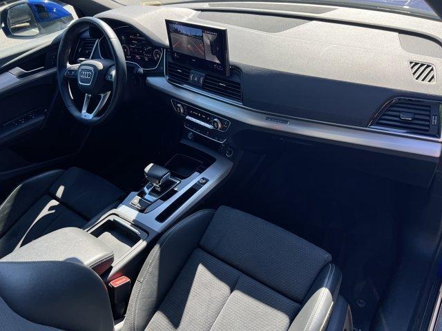 Photo of 2022 Ultra Blue Metallic Audi Q5 e