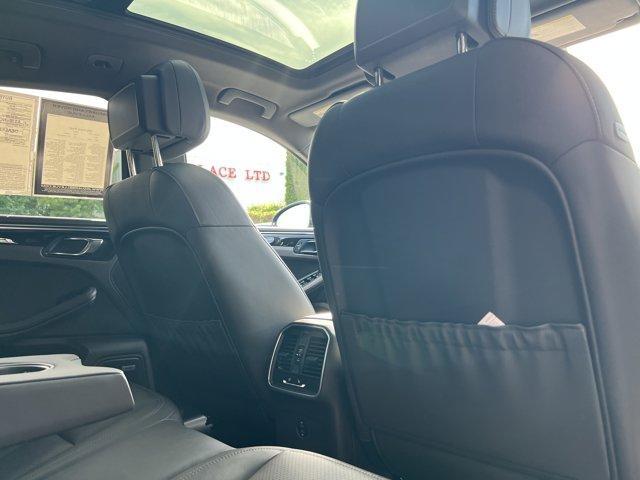 Photo of 2022 Jet Black Metallic Porsche Macan