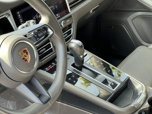 Photo of 2022 Jet Black Metallic Porsche Macan