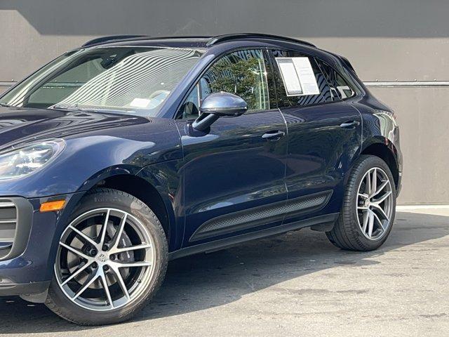 Photo of 2022 Jet Black Metallic Porsche Macan