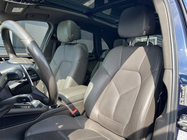 Photo of 2022 Jet Black Metallic Porsche Macan