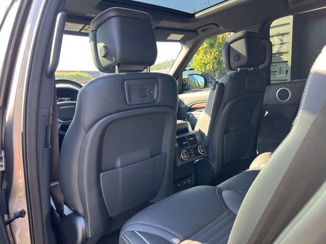 Photo of 2021 Lantau Bronze Land Rover Discovery