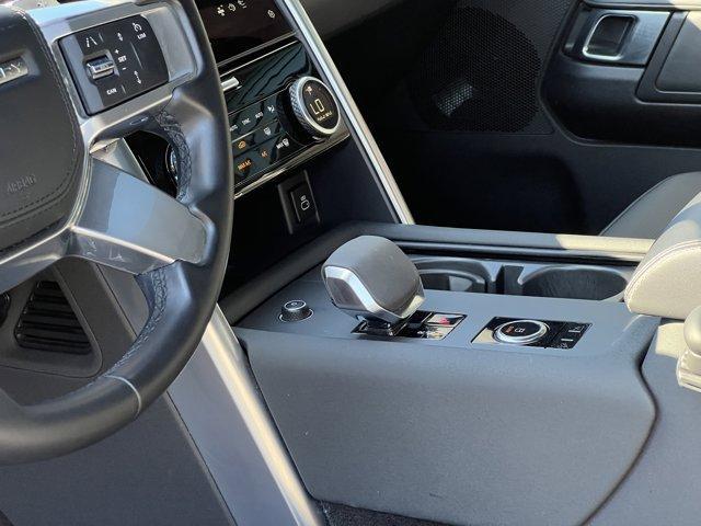 Photo of 2021 Lantau Bronze Land Rover Discovery