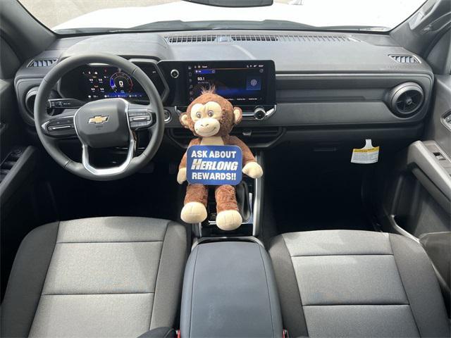 Photo of 2025 Summit White Chevrolet Colorado