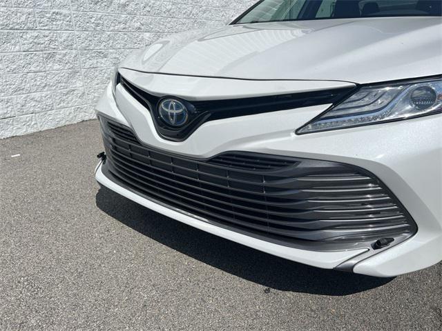 Photo of 2020 Super White Toyota Camry Hybrid