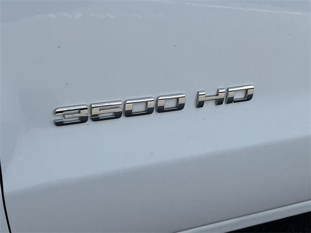 Photo of 2018 Summit White Chevrolet Silverado 3500