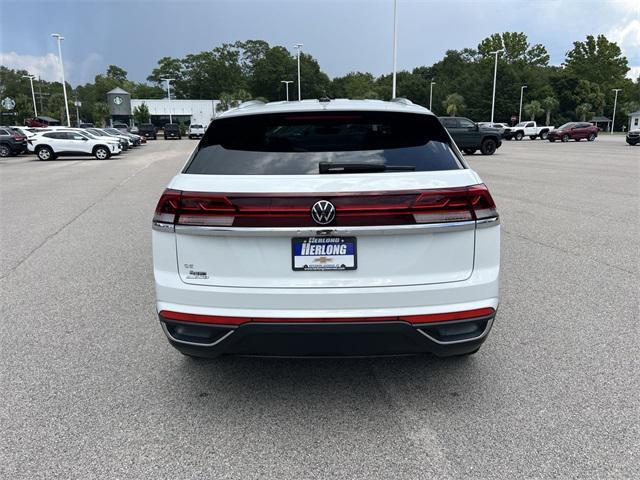 Photo of 2025 Opal White Pearl Volkswagen Atlas Cross Sport