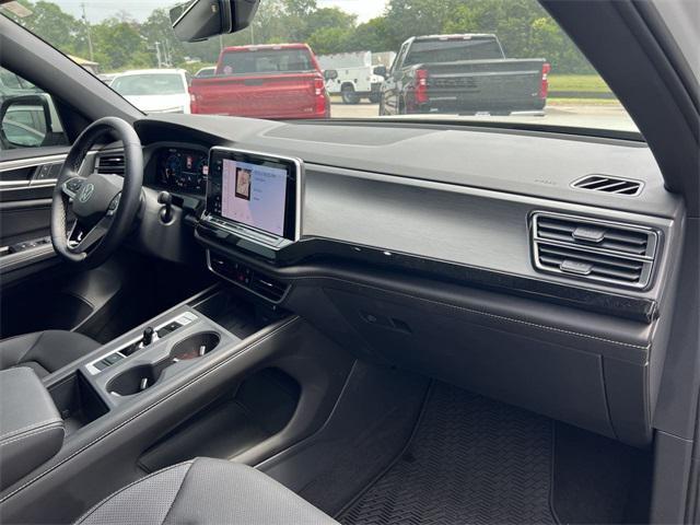 Photo of 2025 Opal White Pearl Volkswagen Atlas Cross Sport