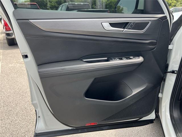 Photo of 2025 Opal White Pearl Volkswagen Atlas Cross Sport