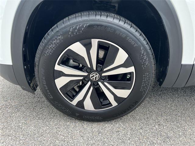 Photo of 2025 Opal White Pearl Volkswagen Atlas Cross Sport