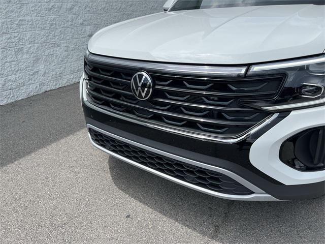 Photo of 2025 Opal White Pearl Volkswagen Atlas Cross Sport