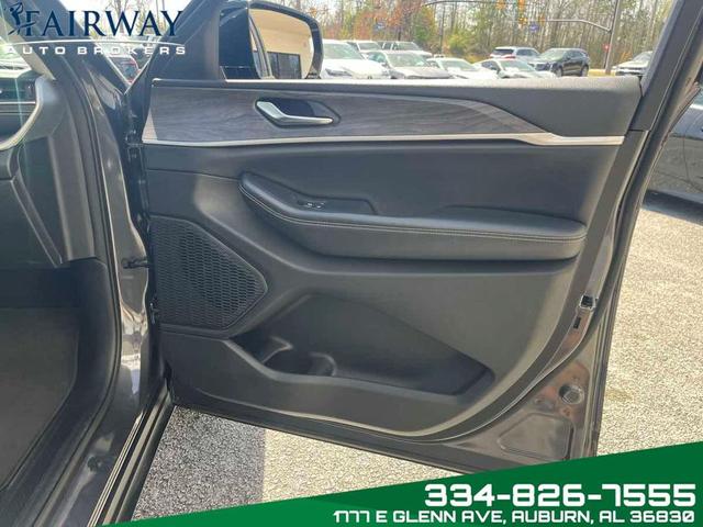 Photo of 2023 Baltic Gray Metallic Clearcoat Jeep Grand Cherokee