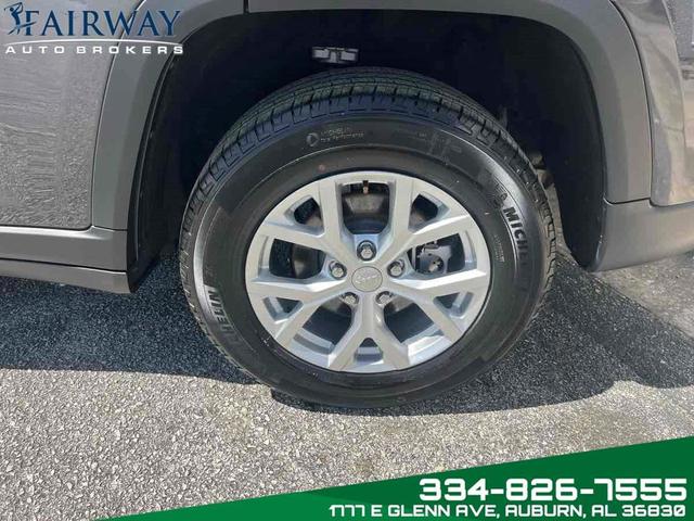 Photo of 2023 Baltic Gray Metallic Clearcoat Jeep Grand Cherokee