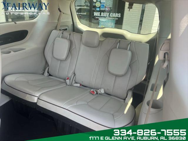 Photo of 2020 Bright White Clearcoat Chrysler Pacifica