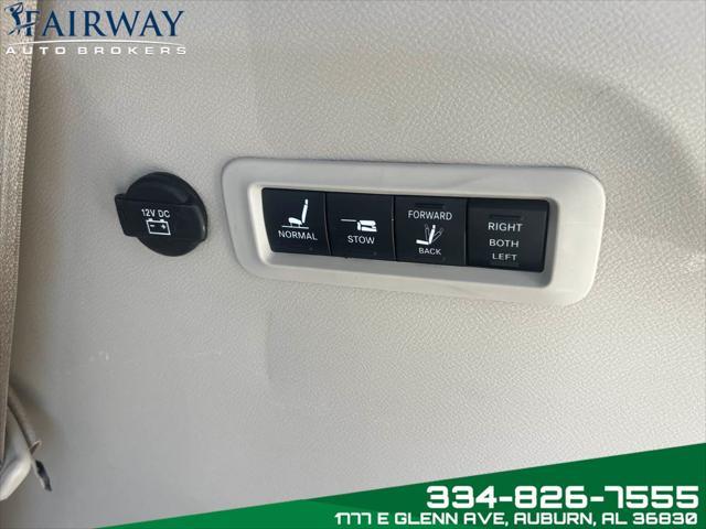 Photo of 2020 Bright White Clearcoat Chrysler Pacifica