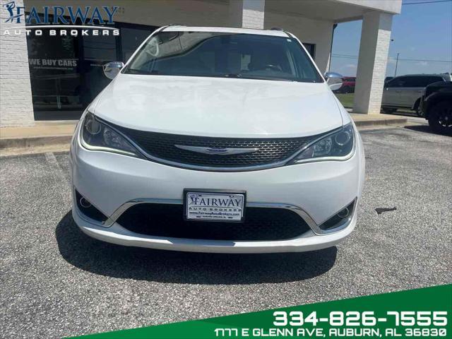 Photo of 2020 Bright White Clearcoat Chrysler Pacifica