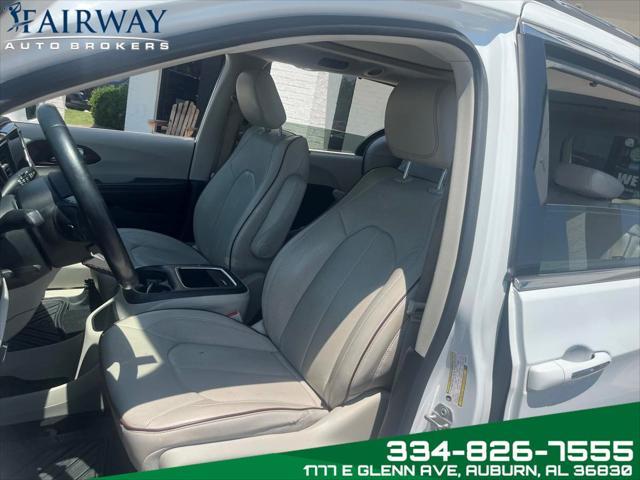 Photo of 2020 Bright White Clearcoat Chrysler Pacifica