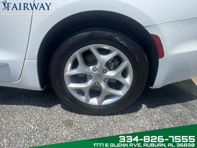 Photo of 2020 Bright White Clearcoat Chrysler Pacifica