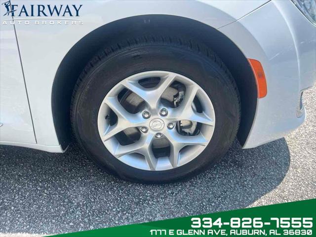 Photo of 2020 Bright White Clearcoat Chrysler Pacifica