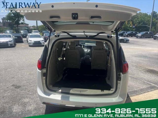 Photo of 2020 Bright White Clearcoat Chrysler Pacifica