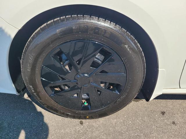 Photo of 2020 Glacier White Nissan Altima