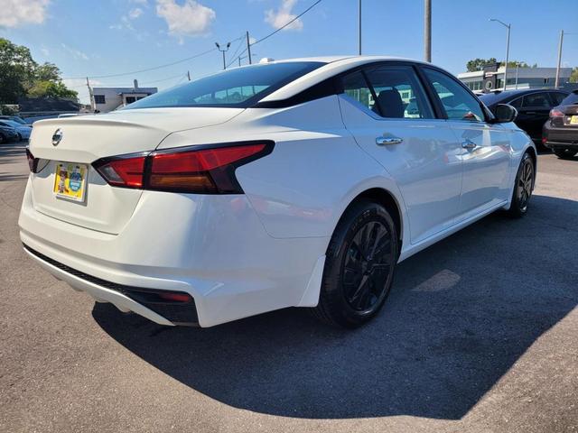 Photo of 2020 Glacier White Nissan Altima