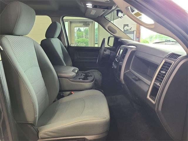 Photo of 2017 Brilliant Black Crystal Pearlcoat RAM 1500