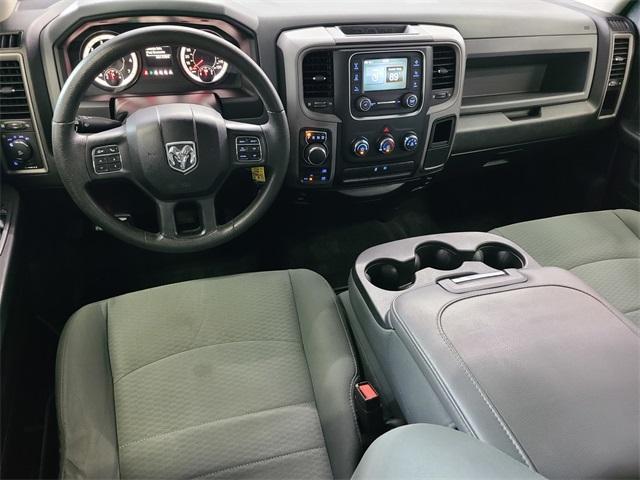 Photo of 2017 Brilliant Black Crystal Pearlcoat RAM 1500