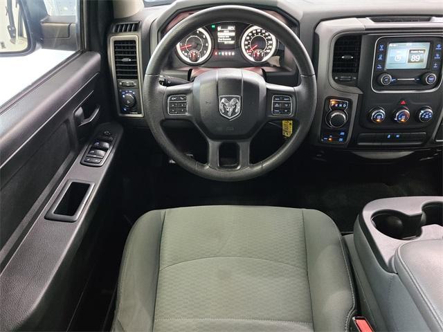 Photo of 2017 Brilliant Black Crystal Pearlcoat RAM 1500