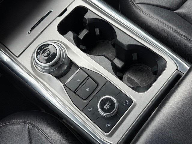 Photo of 2020 White Ford Explorer