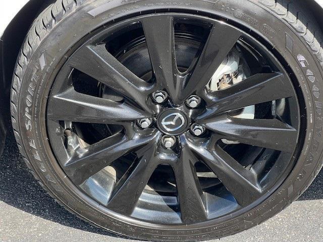 Photo of 2023 Snowflake White Pearl Mazda Mazda3