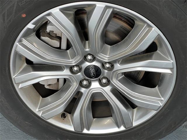 Photo of 2024 Blue Metallic Ford Edge