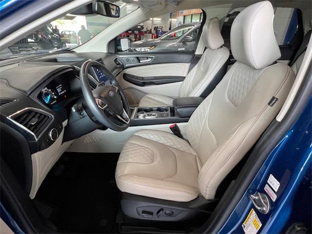 Photo of 2024 Blue Metallic Ford Edge