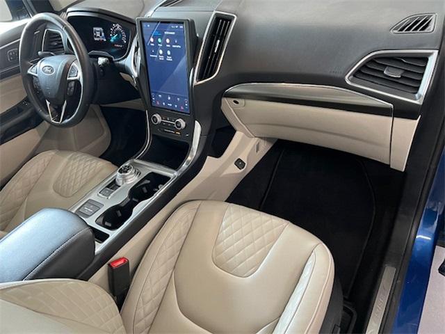 Photo of 2024 Blue Metallic Ford Edge