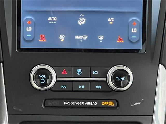 Photo of 2024 Blue Metallic Ford Edge