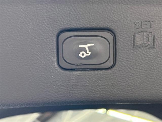 Photo of 2024 Blue Metallic Ford Edge